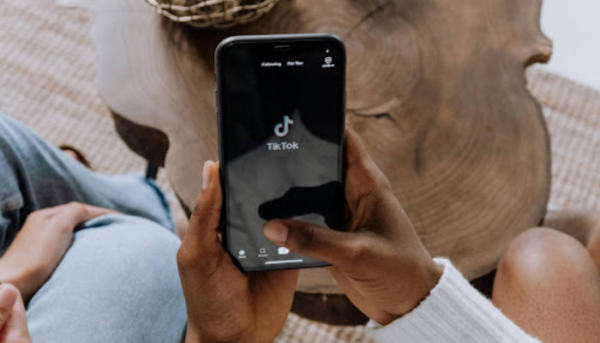 Social Sparks: AI Tools to Ignite Your Online Presence
